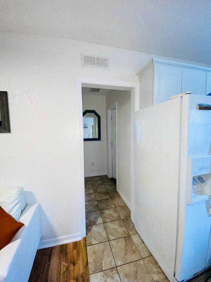 Two Fully Equipped Apartments And A Studio 5 Miles From The Beach Sankt Petersburg Exterior foto