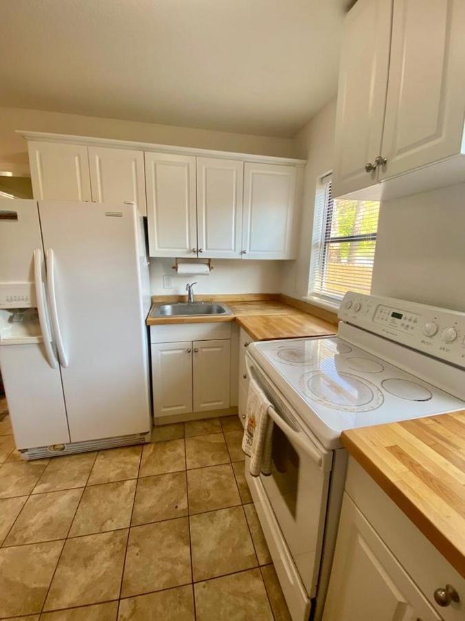 Two Fully Equipped Apartments And A Studio 5 Miles From The Beach Sankt Petersburg Exterior foto